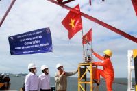 Căng mình kéo điện vượt biển tiếp sức thành phố đảo Phú Quốc
